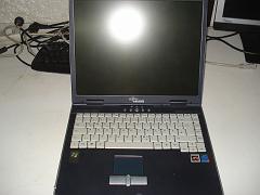 laptop fujitsu amili ef5 proci 2800mhz ram 2gb hdd 30gb vid.k. ati igp9000 12000ft